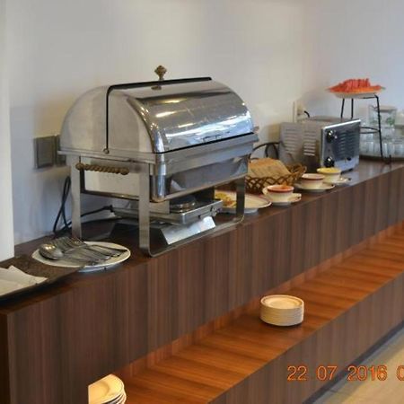 J Hotel Medan Extérieur photo
