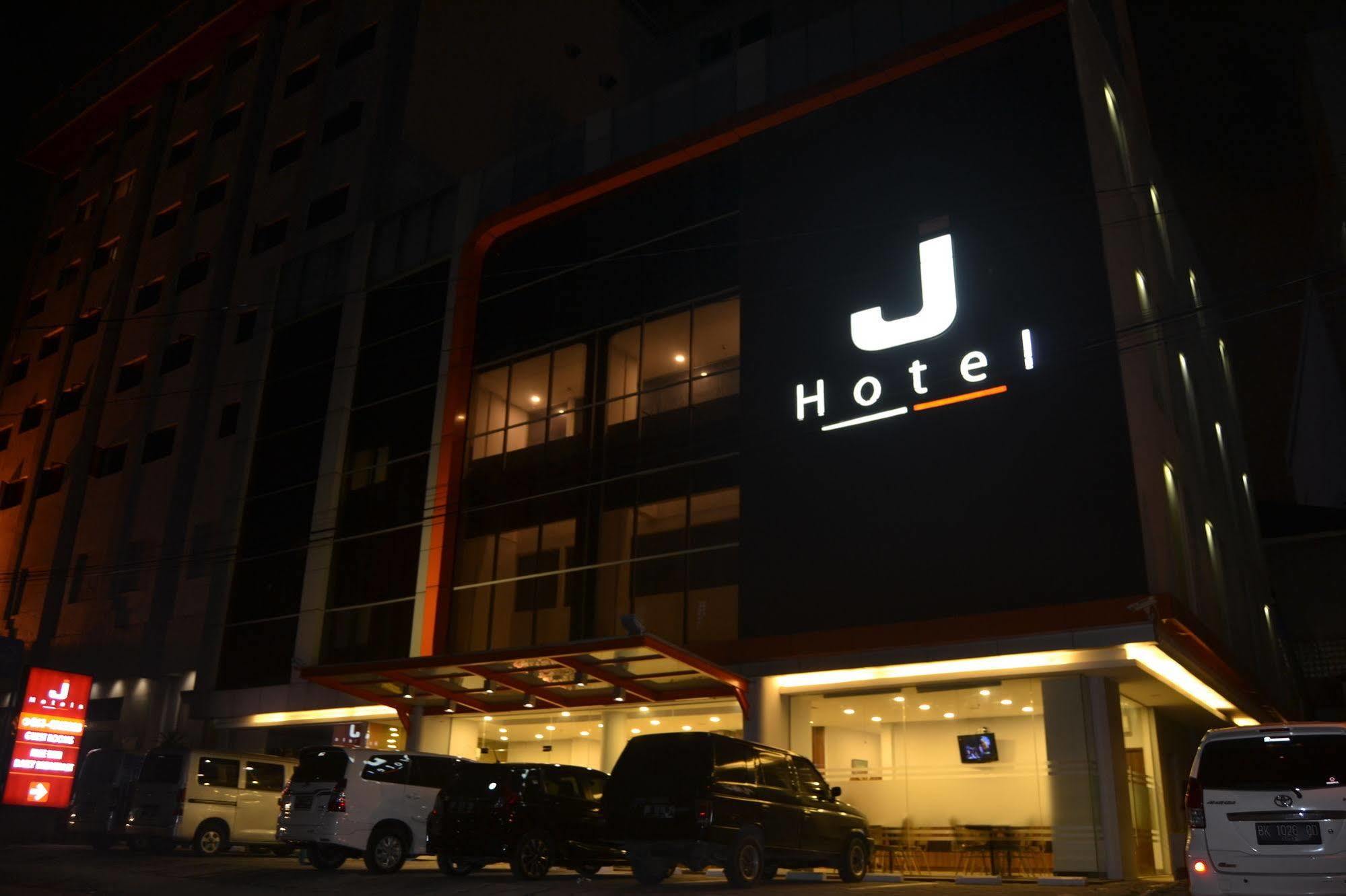 J Hotel Medan Extérieur photo