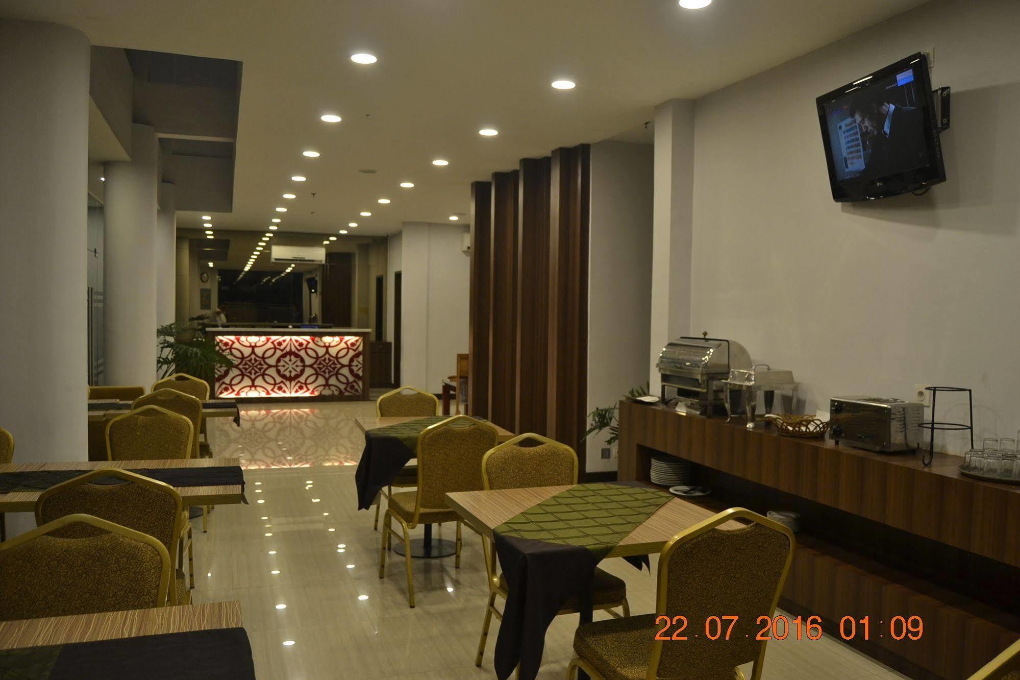 J Hotel Medan Extérieur photo