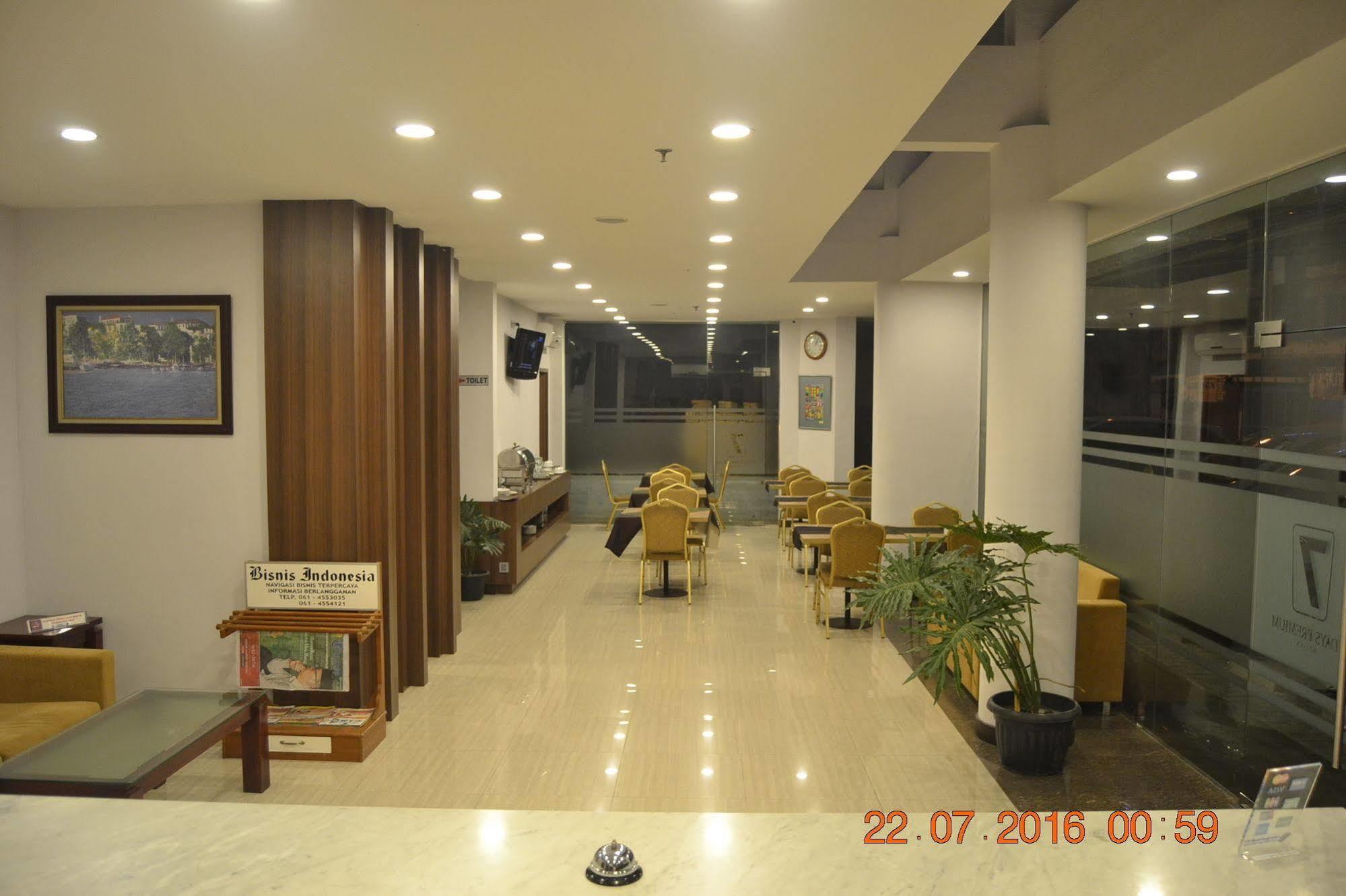J Hotel Medan Extérieur photo