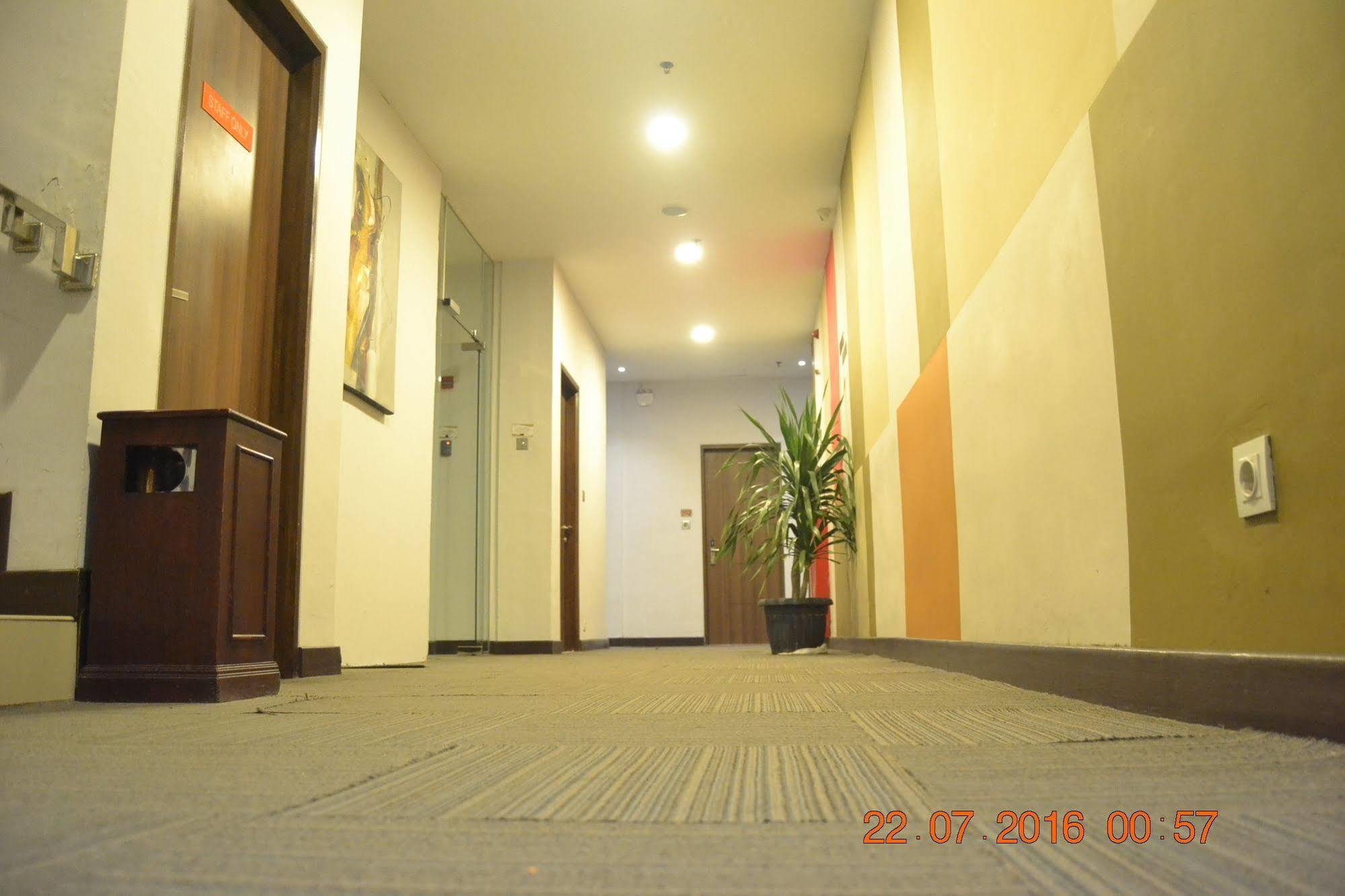 J Hotel Medan Extérieur photo