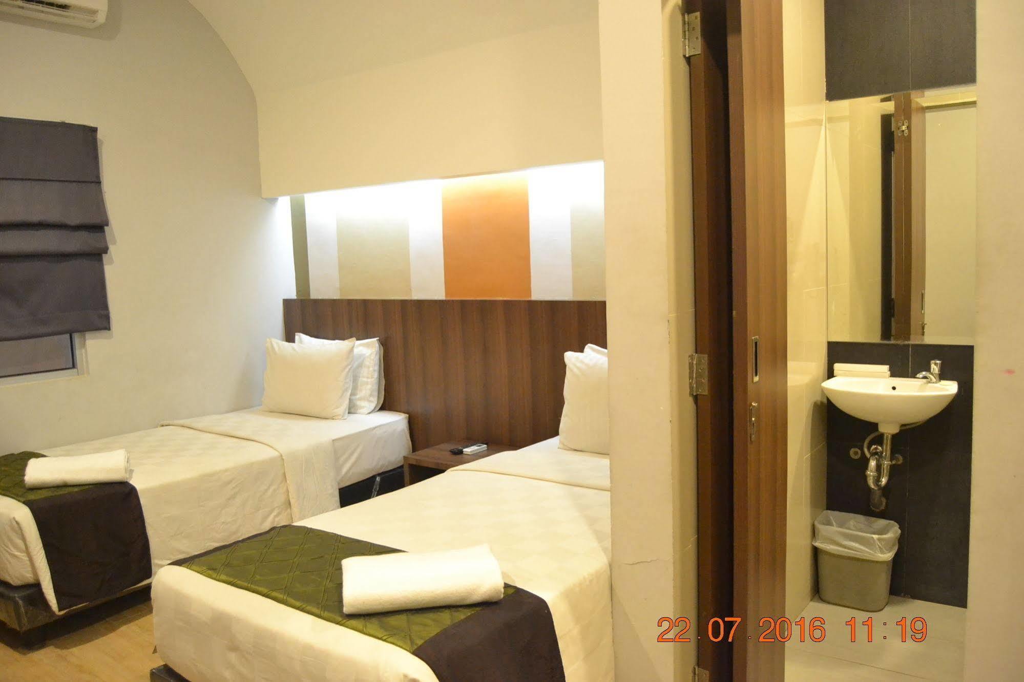 J Hotel Medan Extérieur photo