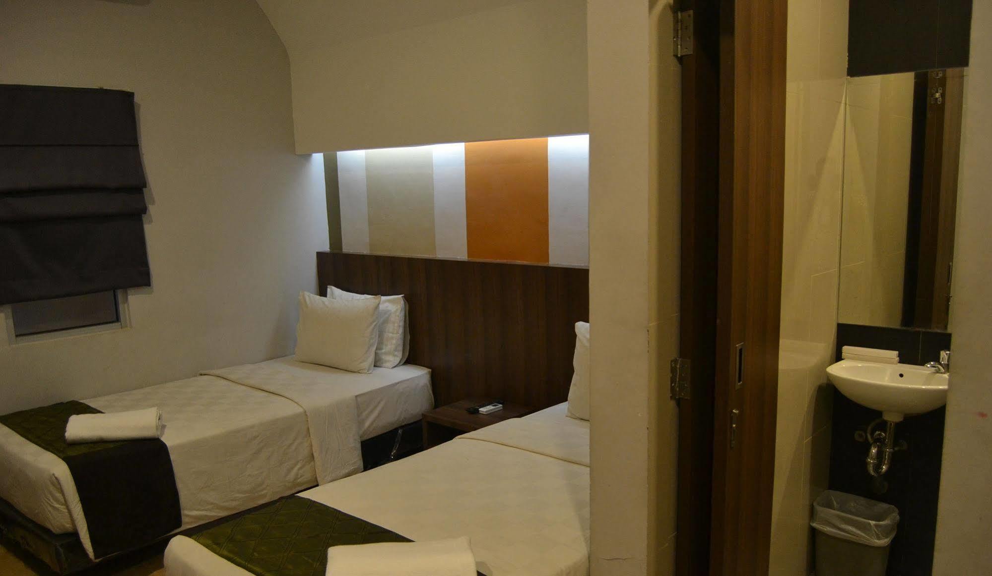 J Hotel Medan Extérieur photo